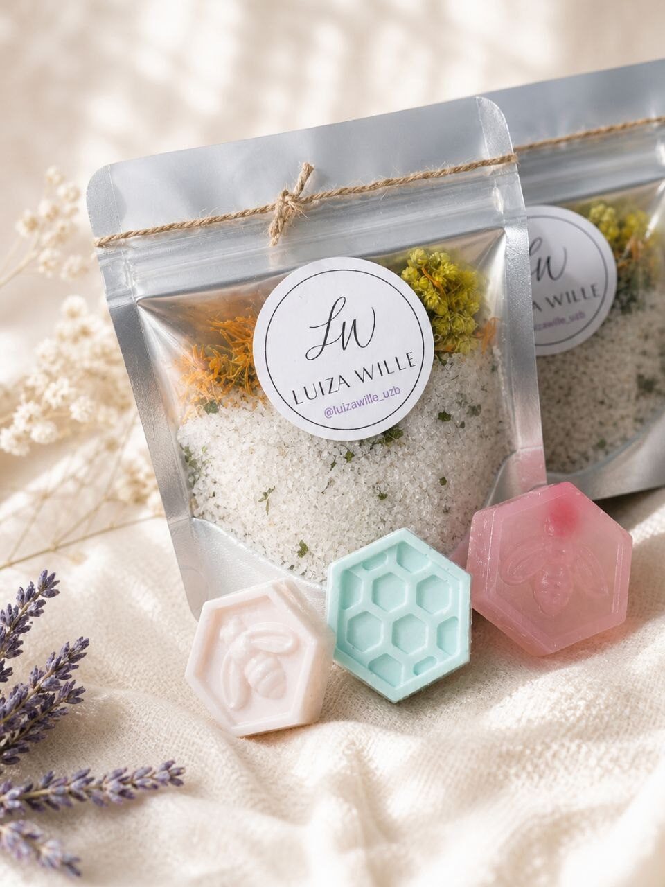 Два пакета соли для ног Lavender & Mountain Herbs с печатью LW, сухоцветы и лаванда